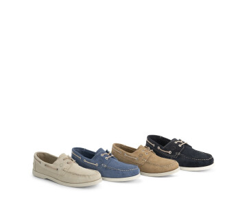 Travelin’ Krokvag bootschoenen in blauw, bruin, marineblauw en zand van suède met vetersluiting en lichte zool.