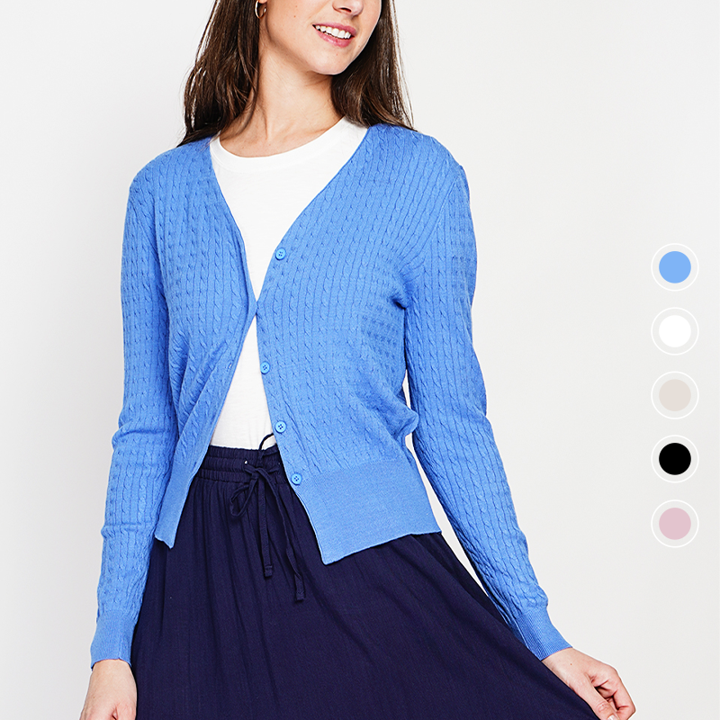 Dames cardigan met kabelpatroon in blauw, V-hals en knoopsluiting, voorkant