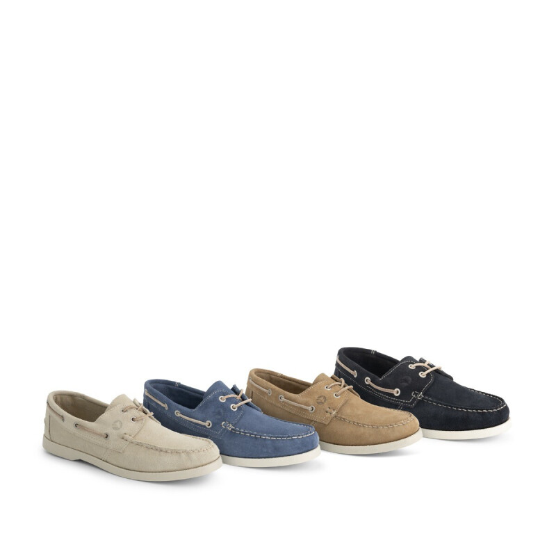 Travelin’ Krokvag bootschoenen in blauw, bruin, marineblauw en zand van suède met vetersluiting en lichte zool.