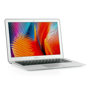 Schuin vooraanzicht van open MacBook Air met levendige achtergrond op scherm. Schuin vooraanzicht van open MacBook Air met levendige achtergrond op scherm.