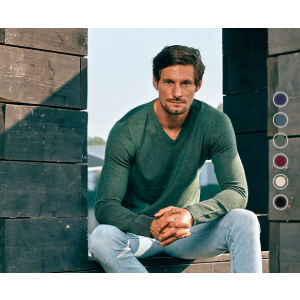 De Mario Russo Pullover is een stijlvolle trui met V-hals. De Mario Russo Pullover is een stijlvolle trui met V-hals.