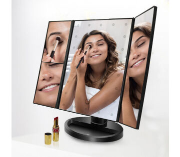 De FlinQ Make-up Spiegel met Licht is ideaal tijdens het opmaken.