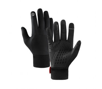 De premium water- en winddichte handschoenen in de kleur zwart. 