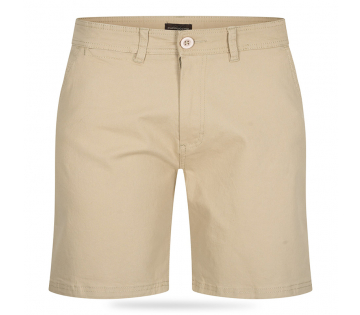 De Cappuccino Chino Short in de kleur zand. De Cappuccino Chino Short in de kleur zand.