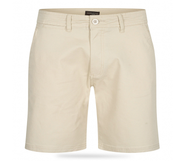 De Cappuccino Chino Short in de kleur licht beige. De Cappuccino Chino Short in de kleur licht beige.