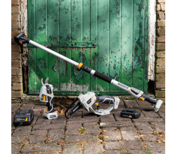 Batavia 18V Complete Power Snoeiset met Accu en Oplader volledige set in sfeersetting. Batavia 18V Complete Power Snoeiset met Accu en Oplader volledige set in sfeersetting.