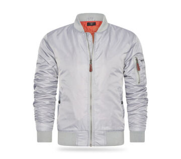 Het Cappuccino Giorgio Jacket in de kleur lichtgrijs. Het Cappuccino Giorgio Jacket in de kleur lichtgrijs.