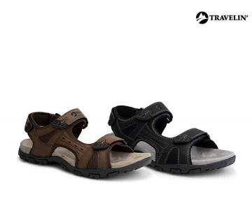 De Travelin' Horten Sandalen zijn verkrijbaar in zwart en bruin. 