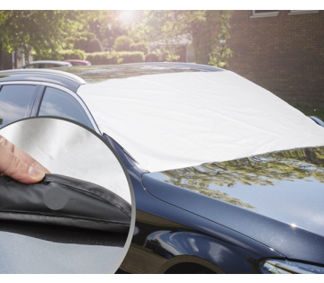 De Magnetische Vooruitcover beschermt je auto tegen de zon en vuil. 