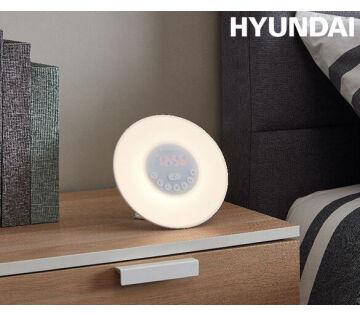 De Hyundai Wake Up Light simuleert de zonsopgang zodat je uitgerust wakker wordt.