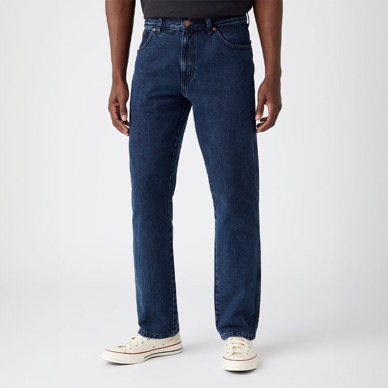 De voorzijde van de Wrangler Texas Coal Blue Stone