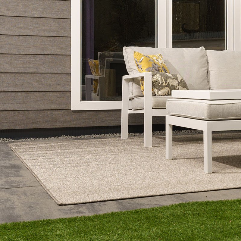 Het Xilento Premium Outdoor vloerkleed in gevlochten beige. Het Xilento Premium Outdoor vloerkleed in gevlochten beige.