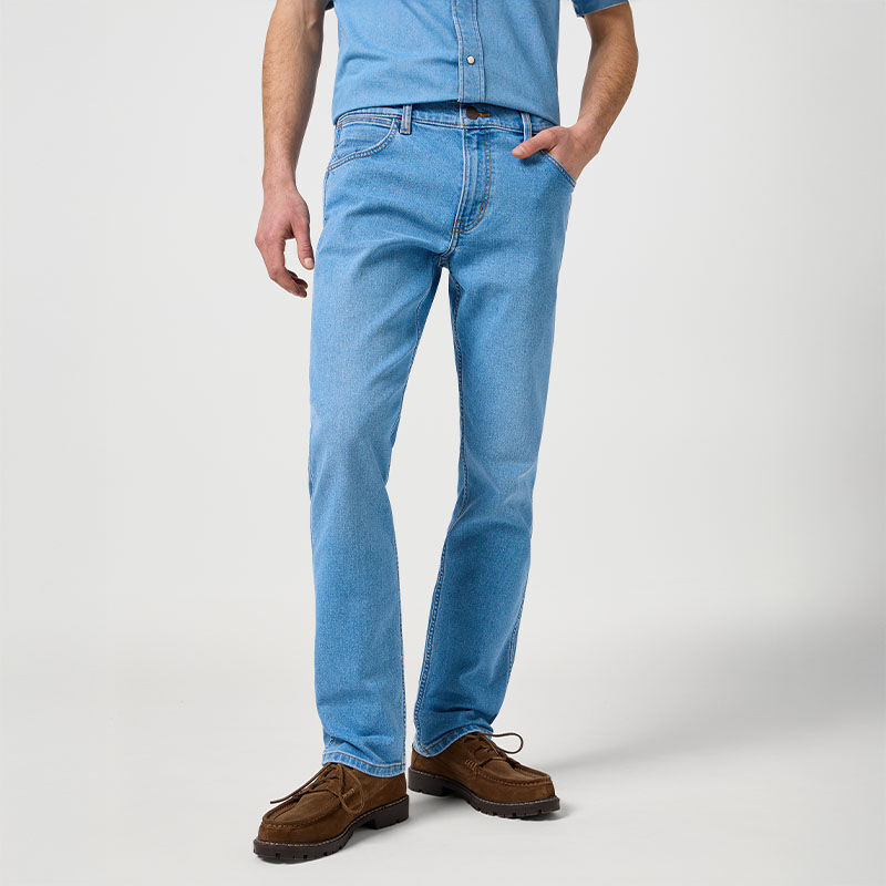 De voorzijde van de Wrangler Greensboro Mist. De voorzijde van de Wrangler Greensboro Mist.