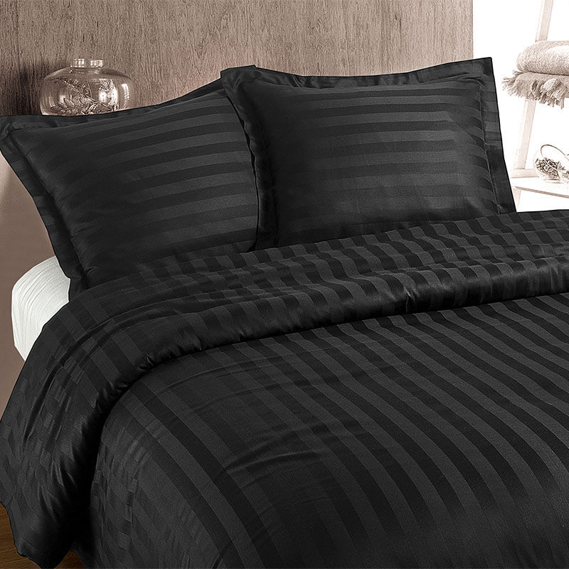 Het Primaviera Deluxe Hotel Stripe Dekbedovertrekset in de kleur antraciet. Het Primaviera Deluxe Hotel Stripe Dekbedovertrekset in de kleur antraciet.