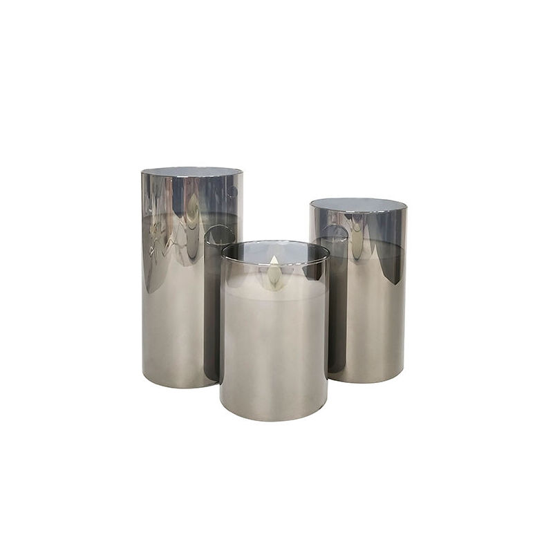 De set van 3 FlinQ Smoked Glass LED Kaarsen in de kleur grijs.